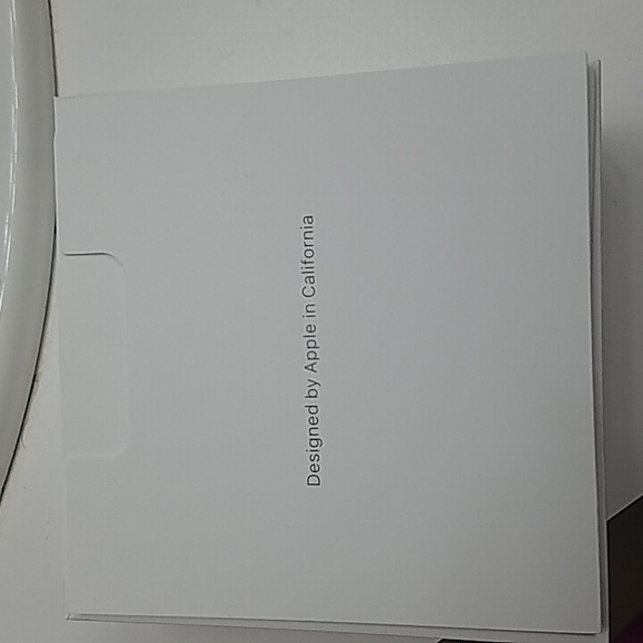 Airpods Pro charging case - Picture 5 of 9